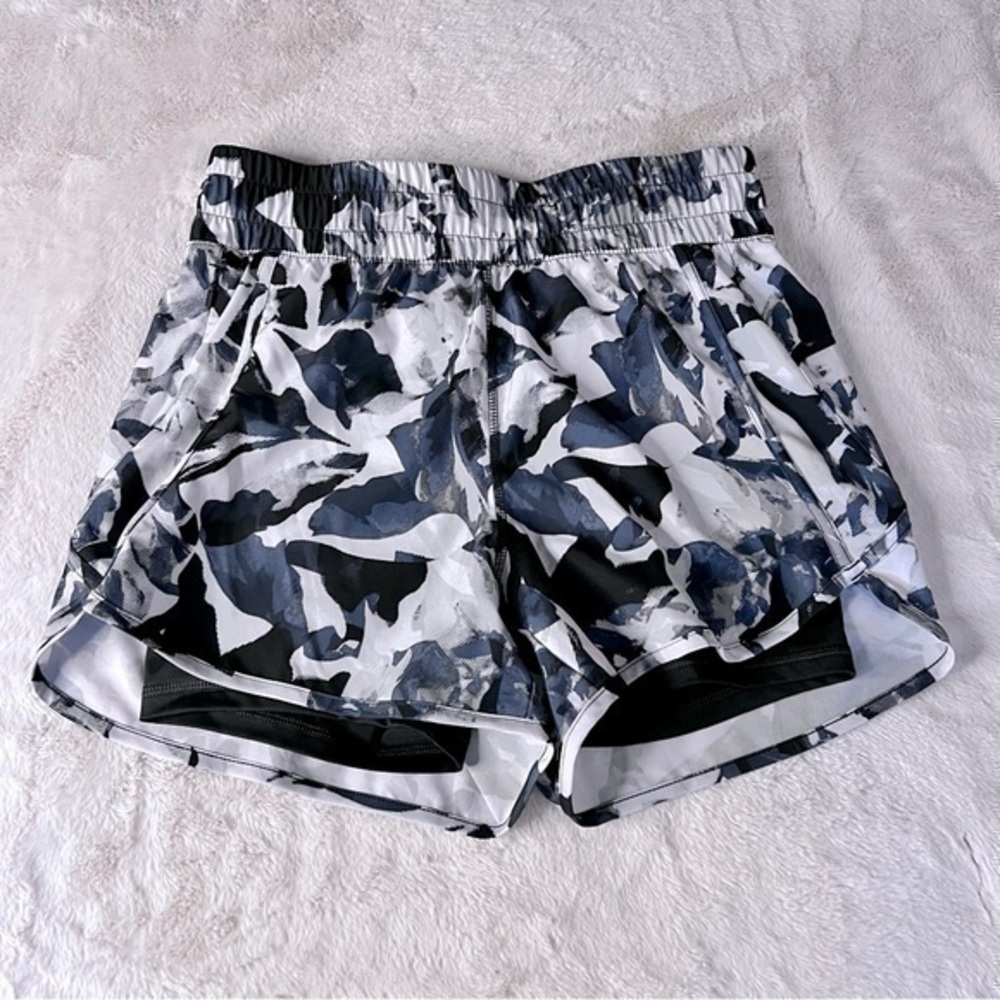 Avia women’s size small (4-6) shorts with spandex